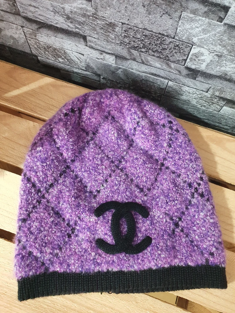 NEU! Original Chanel Damen Mütze Kaschmir CC Logo Violett Purpple