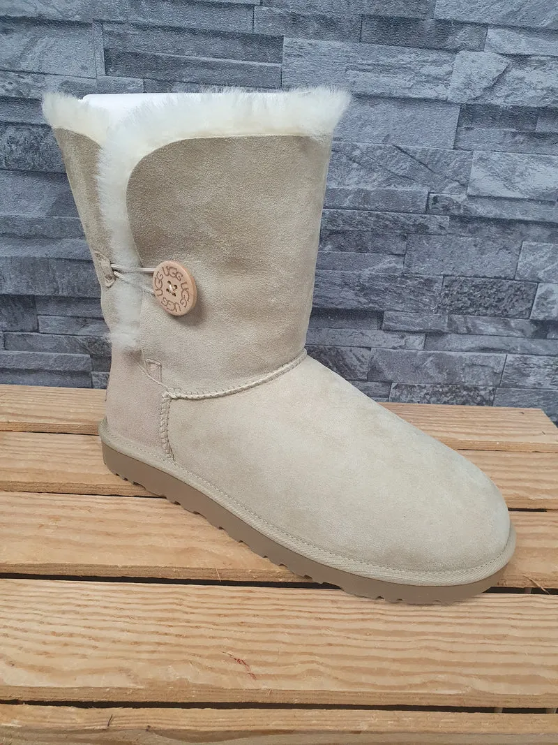 UGG Damen Boots Bailey Button II Wildleder Sand Lammfell Gr.40