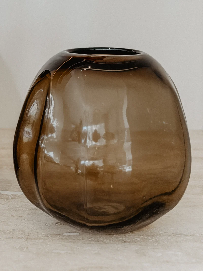 01.08.28 — The Pebble Vase Large / Brown