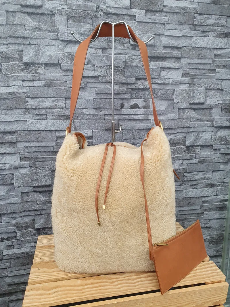 Original Saint Laurent Schultertasche Hobo Bag Lammfell Neuwertig