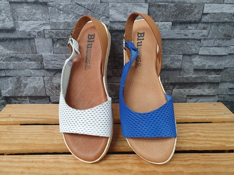 Blu Sandal Spanische Sandalen Leder Softfußbett Weiß & Blau