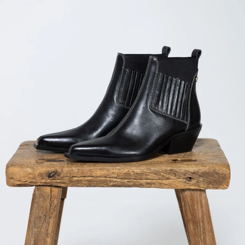 THE WALKING BOOT L - BLACK