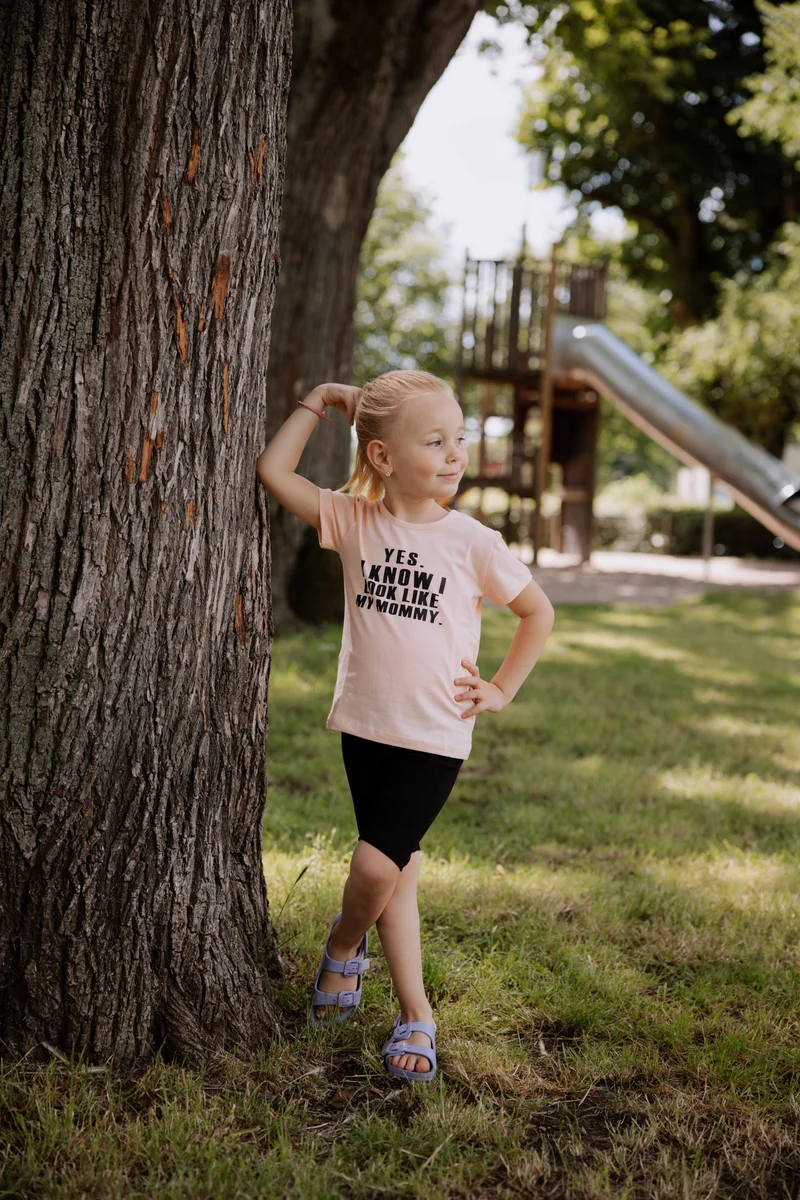 "I know I look like my mommy" T-Shirt rosa
