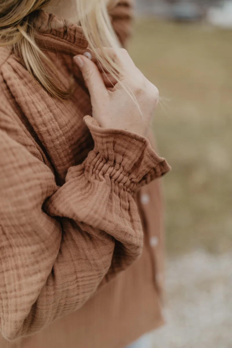 Mini-Me Musselinbluse mit Rüschenkragen für Damen 'pecan'