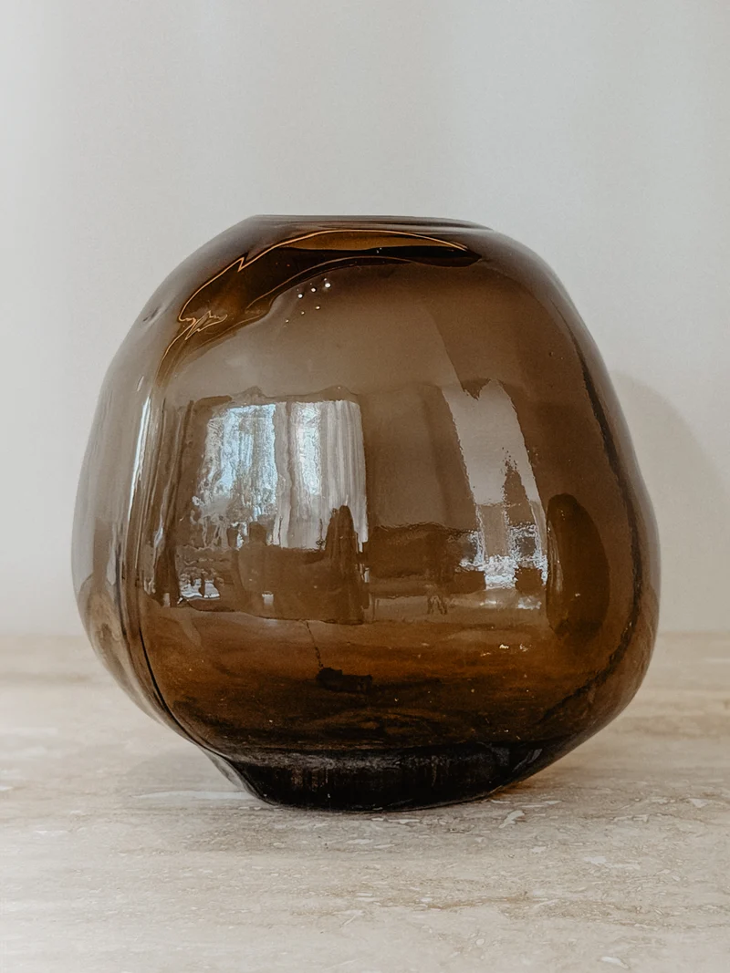 01.08.27 — The Pebble Vase Small / Brown
